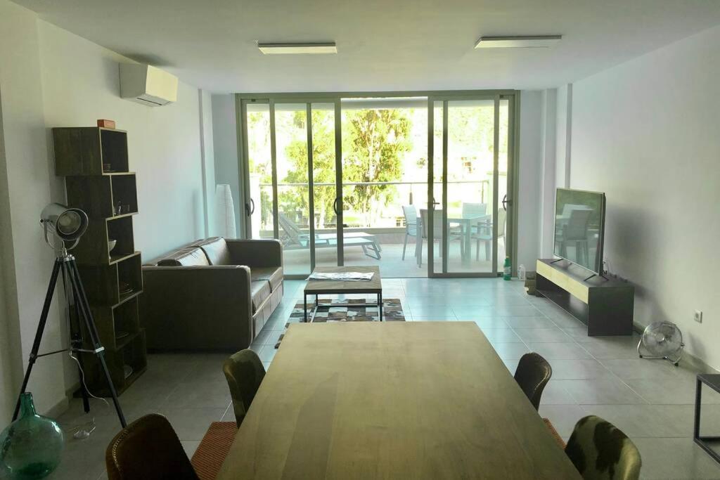 Sun, Sea And Rocks Apartment ปวยร์โต เด มอแกน ภายนอก รูปภาพ